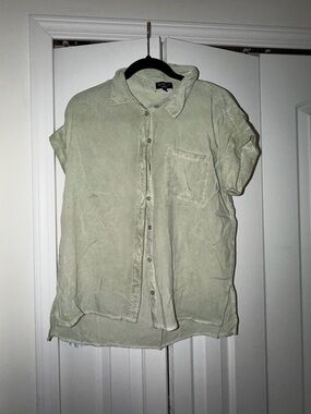 Velvet Heart Washed Sage Short Sleeve Button-Up Shirt